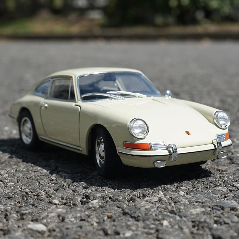 Vintage 1964 Porsche 911 Diecast Model 1:24 Scale 2 Vintage 1964 Porsche 911 Diecast Model 1:24 Scale - Image 2