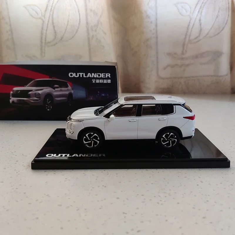 2023 Outlander SUV Diecast Model 1:43 Scale 2 2023 Outlander SUV Diecast Model 1:43 Scale - Image 2