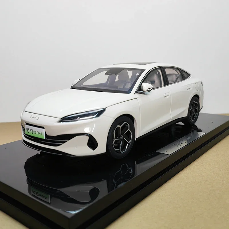 BYD Seal 06 06DM-I Diecast Model 1:18 Scale 3 BYD Seal 06 06DM-I Diecast Model 1:18 Scale - Image 3
