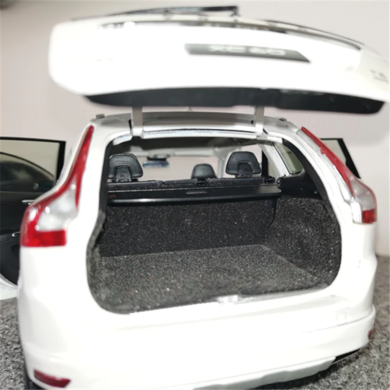 2015 Volvo XC60 SUV Model 1:18 Scale Figurine 5 2015 Volvo XC60 SUV Model 1:18 Scale Figurine - Image 5