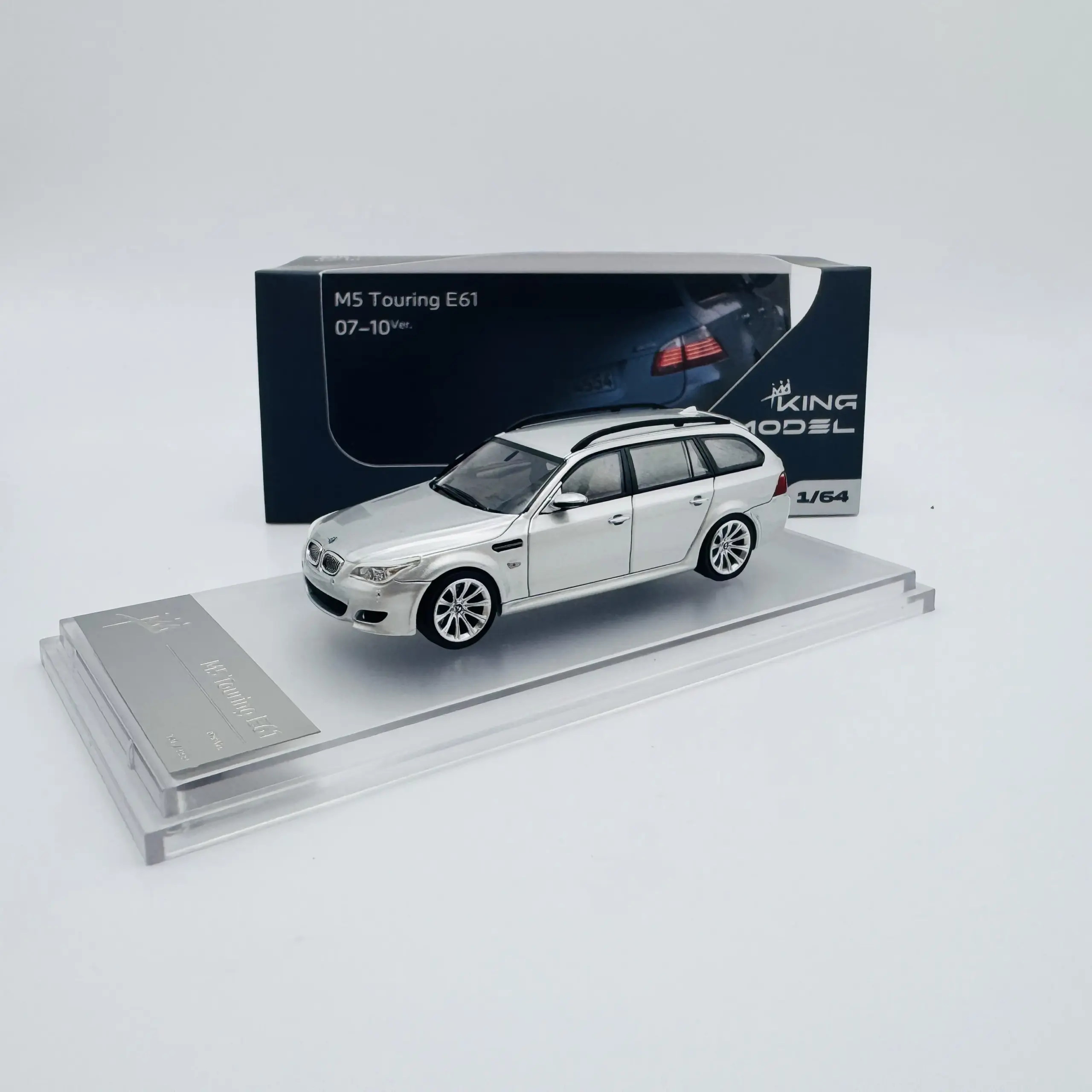 1:64 BMW M5 E60 E61 Diecast Model Set 5 1:64 BMW M5 E60 E61 Diecast Model Set - Image 5