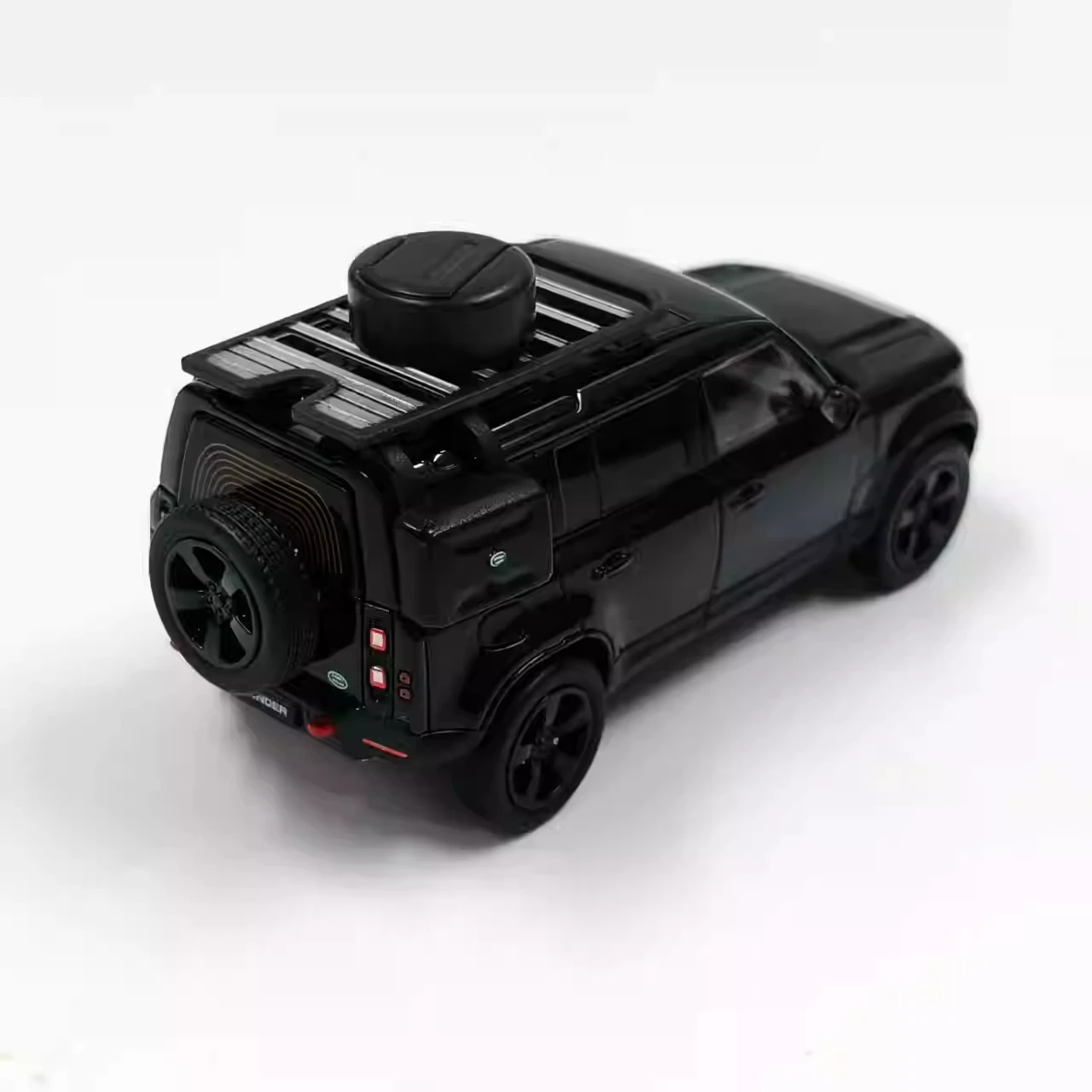 2021 Land Rover Defender 110 Diecast Model 1:64 Scale 2 2021 Land Rover Defender 110 Diecast Model 1:64 Scale - Image 2