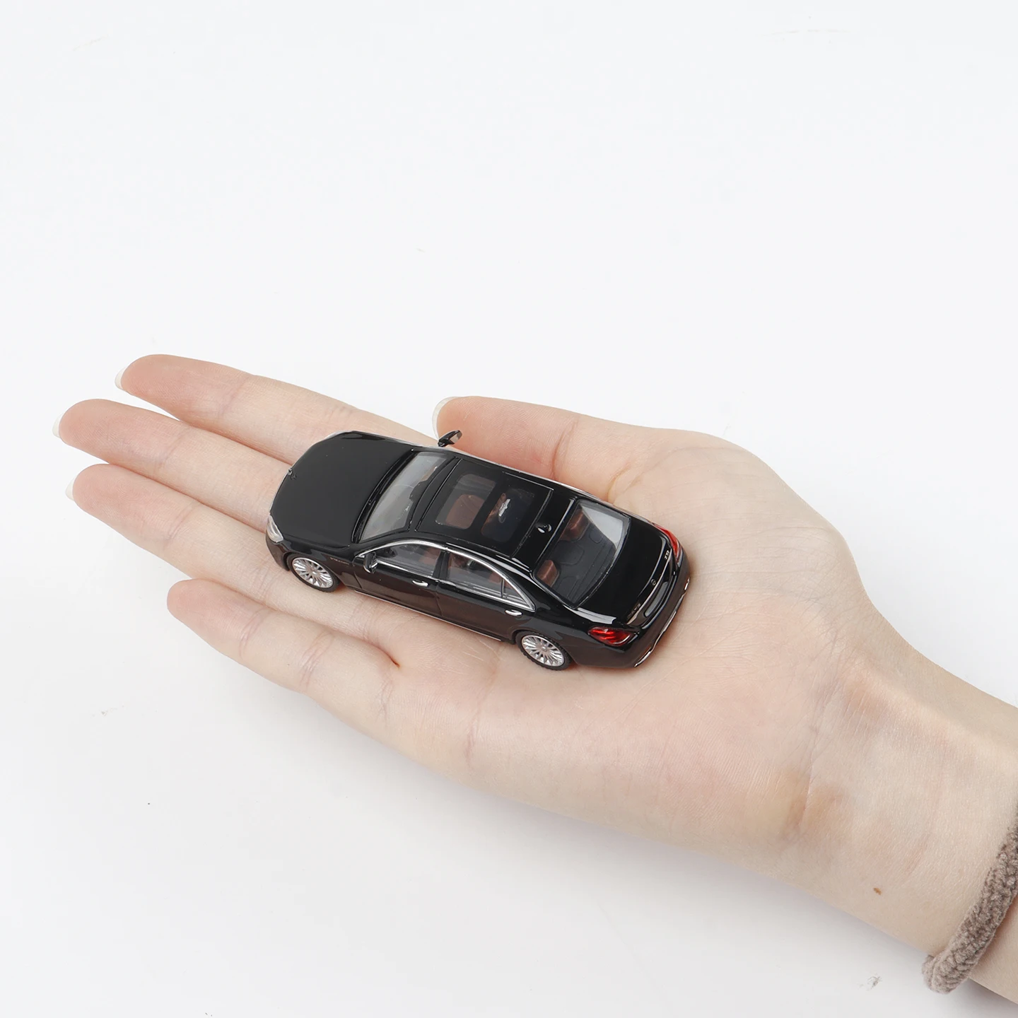 Glory Model S65 W222 1:64 Scale Diecast Car 3 Glory Model S65 W222 1:64 Scale Diecast Car - Image 3