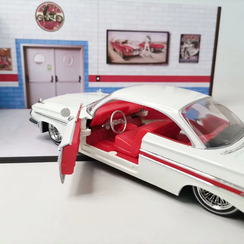 1961 Impala 1/24 Scale Diecast Model 6 1961 Impala 1/24 Scale Diecast Model - Image 6