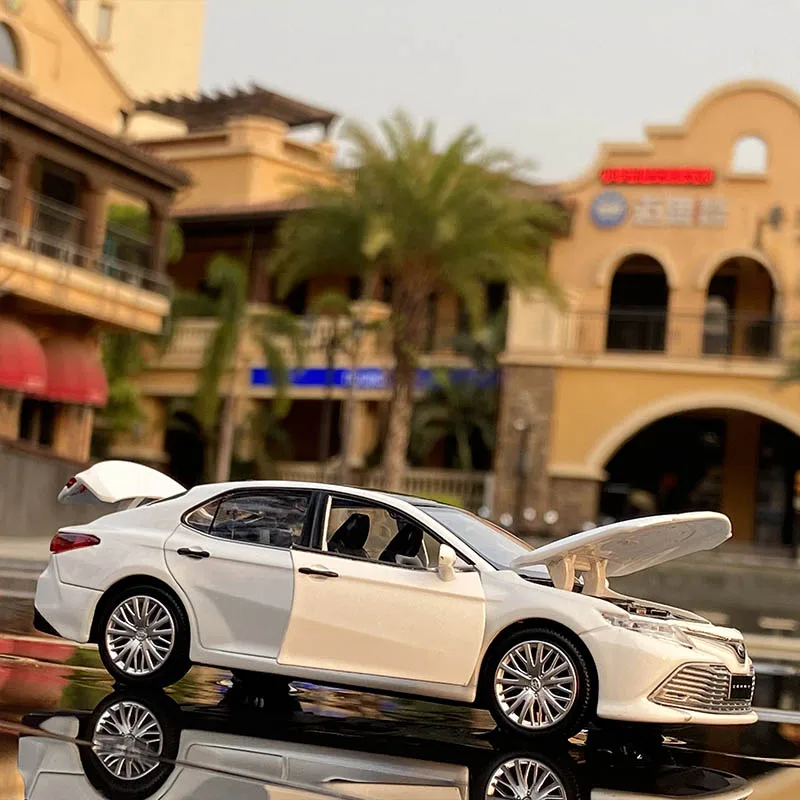 1/32 Toyota Camry Alloy Model with Lights 5 1/32 Toyota Camry Alloy Model with Lights - Image 5