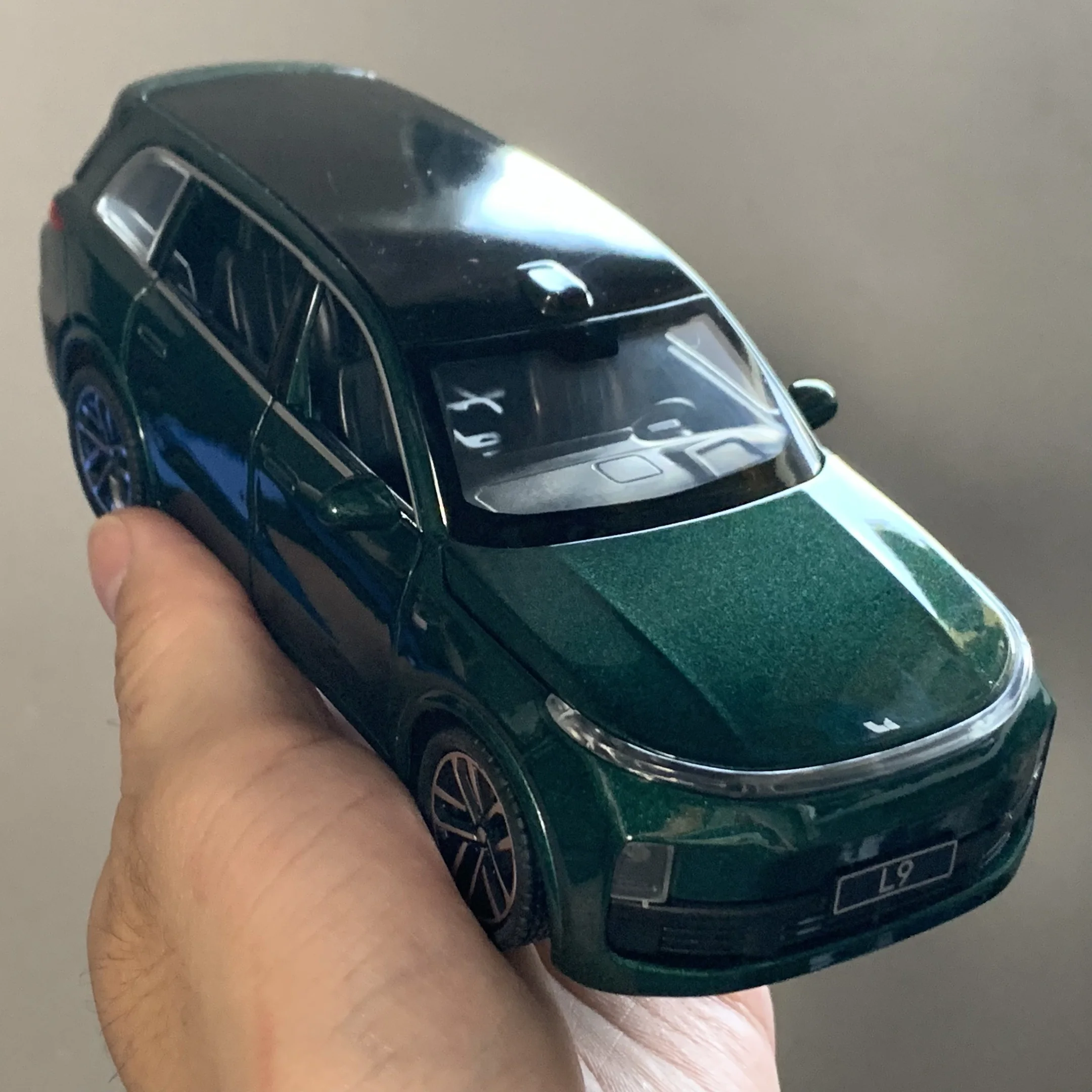 1:32 Scale Li Auto L9 SUV Die-Cast Model 3 1:32 Scale Li Auto L9 SUV Die-Cast Model - Image 3