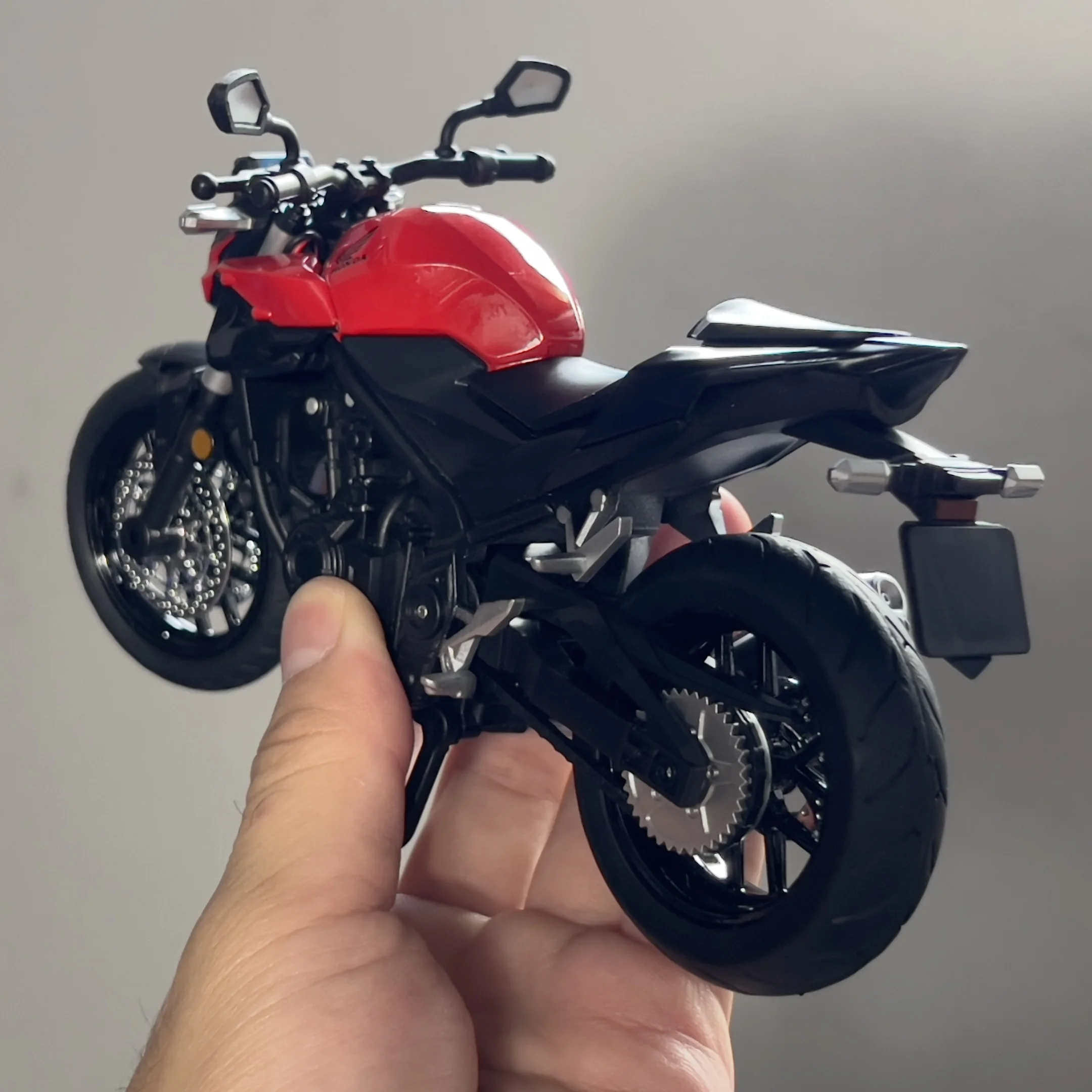 Honda CB400F Street Motorcycle Model 1:12 Scale 2 Honda CB400F Street Motorcycle Model 1:12 Scale - Image 2
