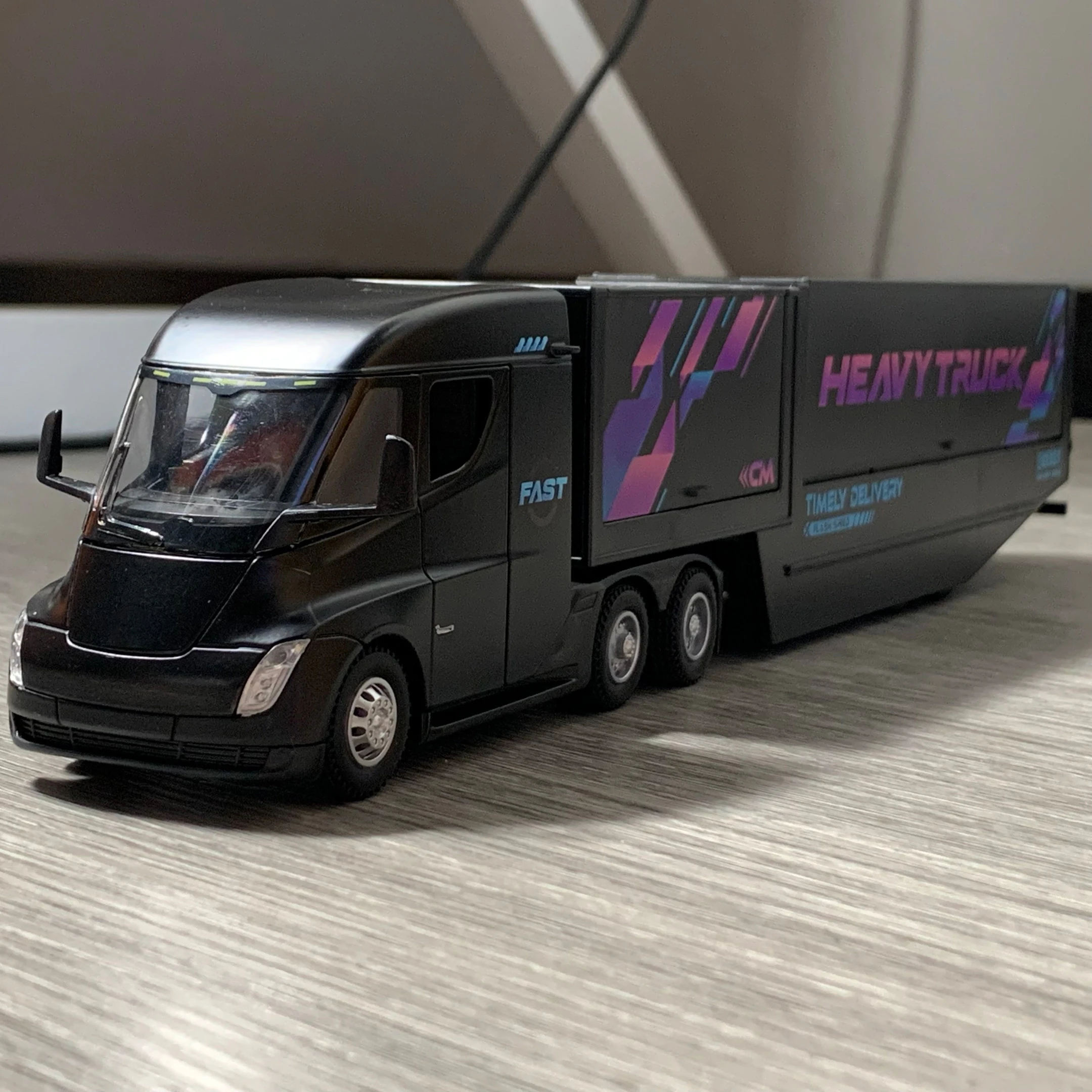 Modern 1:32 Scale Diecast Semi Container Truck 3 Modern 1:32 Scale Diecast Semi Container Truck - Image 3