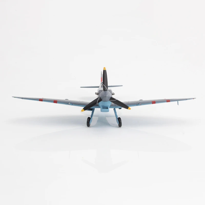 1:72 Scale Spitfire 1942 Aircraft Model 3 1:72 Scale Spitfire 1942 Aircraft Model - Image 3