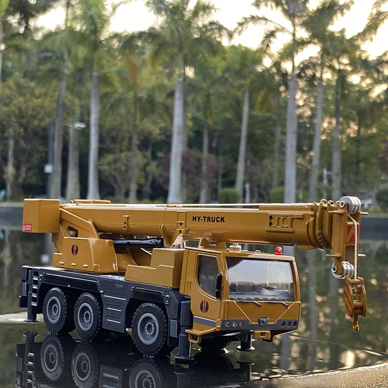 1:50 Scale Diecast Alloy Crane Model 5 1:50 Scale Diecast Alloy Crane Model - Image 5
