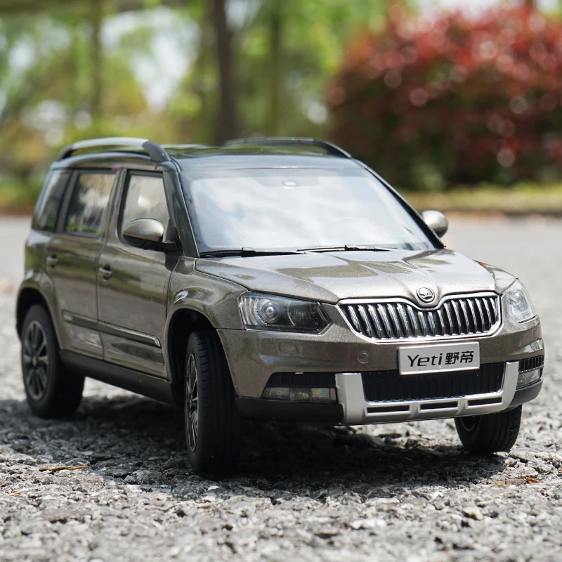 Skoda Yeti 1:18 Diecast SUV Model Collection 2 Skoda Yeti 1:18 Diecast SUV Model Collection - Image 2
