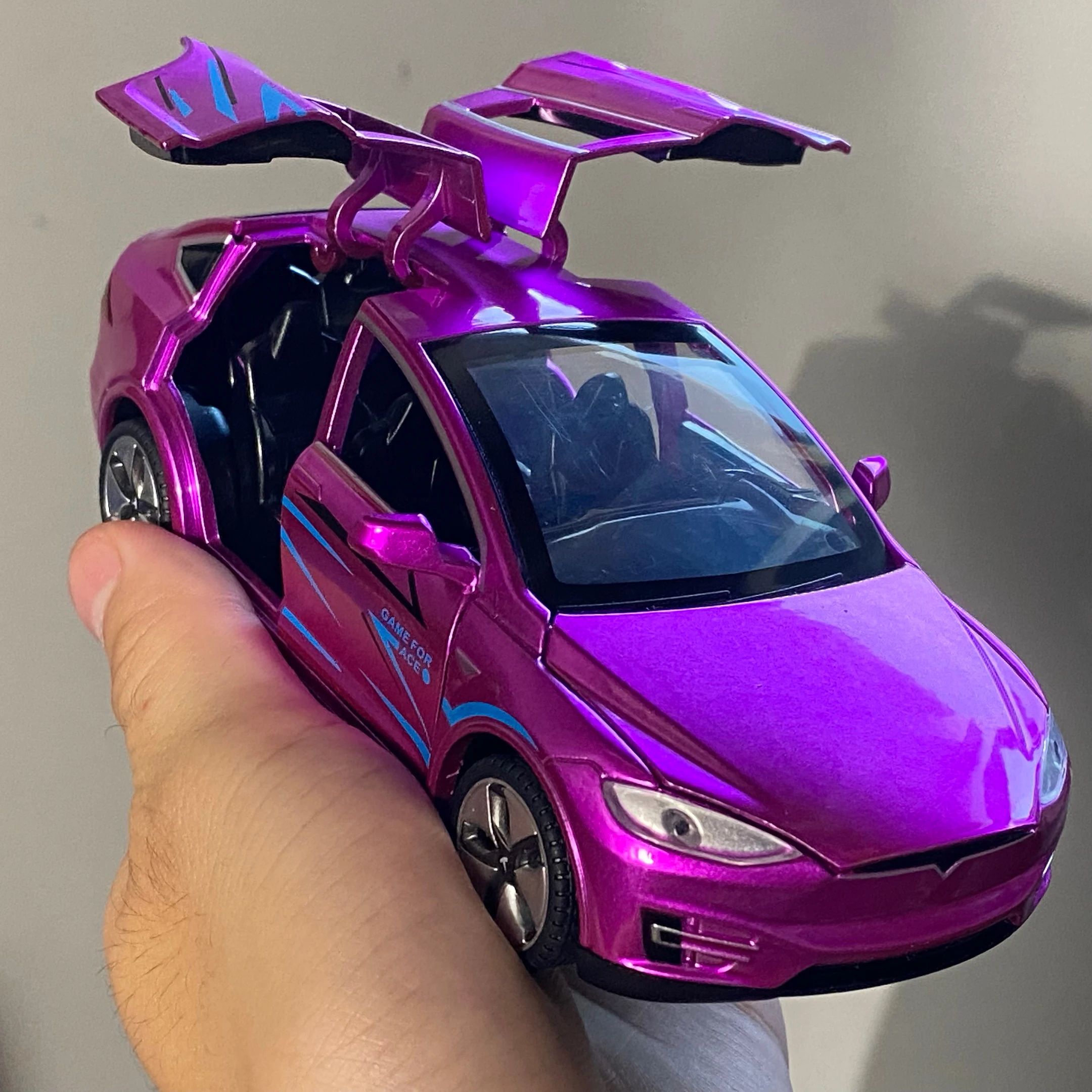 White 1:32 Scale Tesla Model X Diecast SUV 4 White 1:32 Scale Tesla Model X Diecast SUV - Image 4