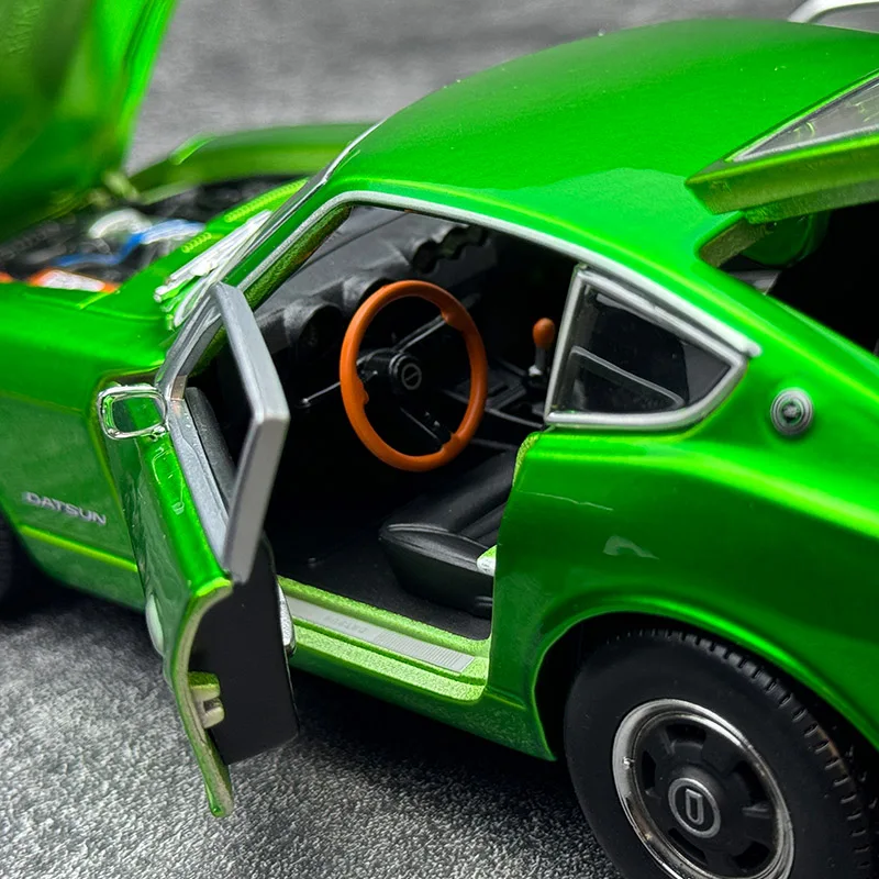 1971 Datsun 240Z Diecast Model 1:18 Scale 6 1971 Datsun 240Z Diecast Model 1:18 Scale - Image 6