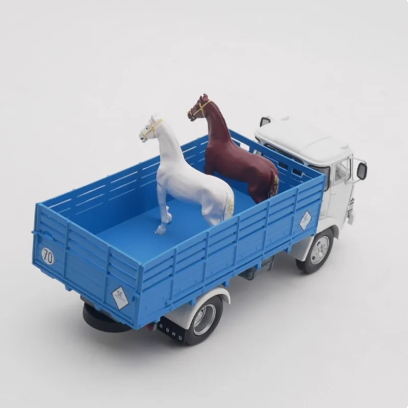 IXO 1:43 Ebro D-700 Horse Transport Model 6 IXO 1:43 Ebro D-700 Horse Transport Model - Image 6