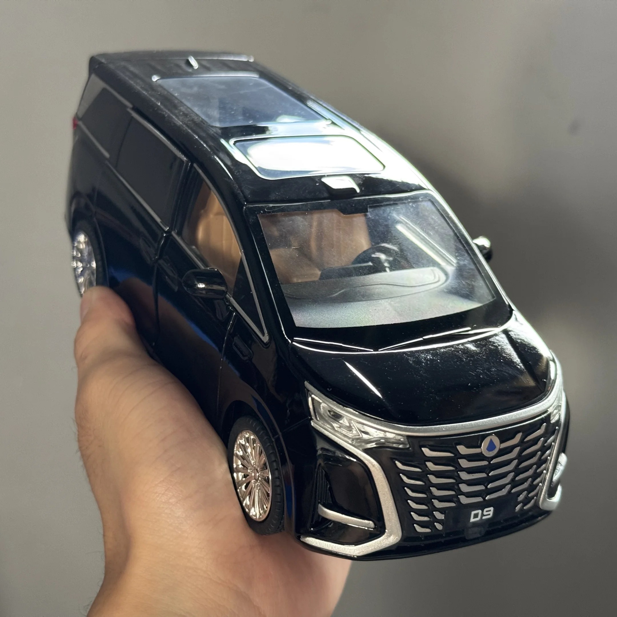 Denza D9 1:24 Scale Diecast Model Car 6 Denza D9 1:24 Scale Diecast Model Car - Image 6