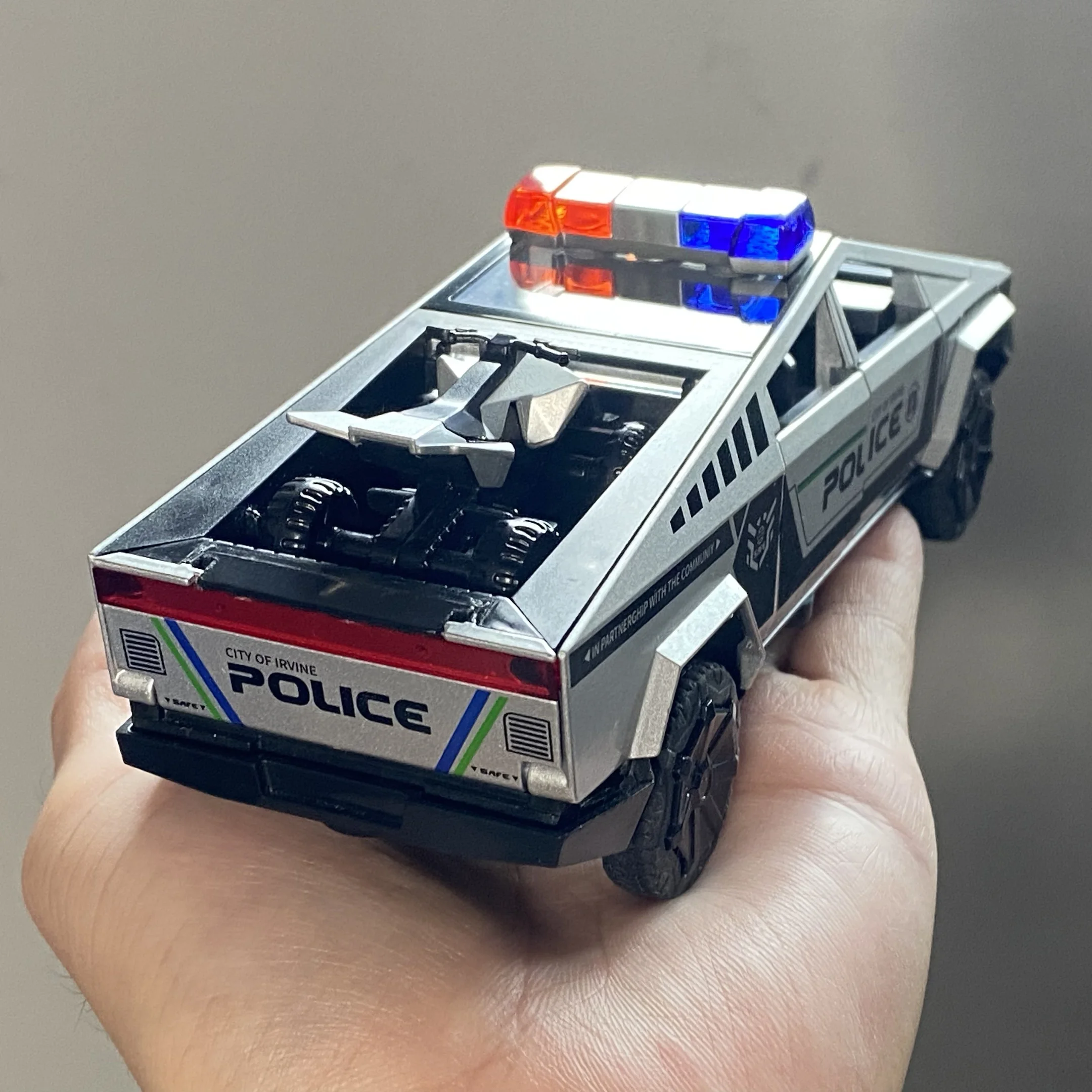 1:32 Scale Diecast Off-Road Police Pickup Truck 5 1:32 Scale Diecast Off-Road Police Pickup Truck - Image 5