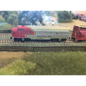 Vintage Red Diesel Locomotive N Scale Model 11 S54182d72604a4edda5b531e09eee8ab0Q 2