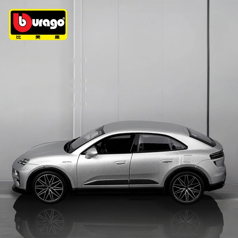 Porsche Macan 1:24 Diecast Model in Metallic Finish 4 Porsche Macan 1:24 Diecast Model in Metallic Finish - Image 4