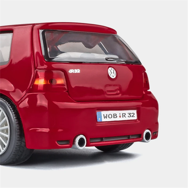 1:24 Volkswagen Golf R32 Diecast Model 6 1:24 Volkswagen Golf R32 Diecast Model - Image 6