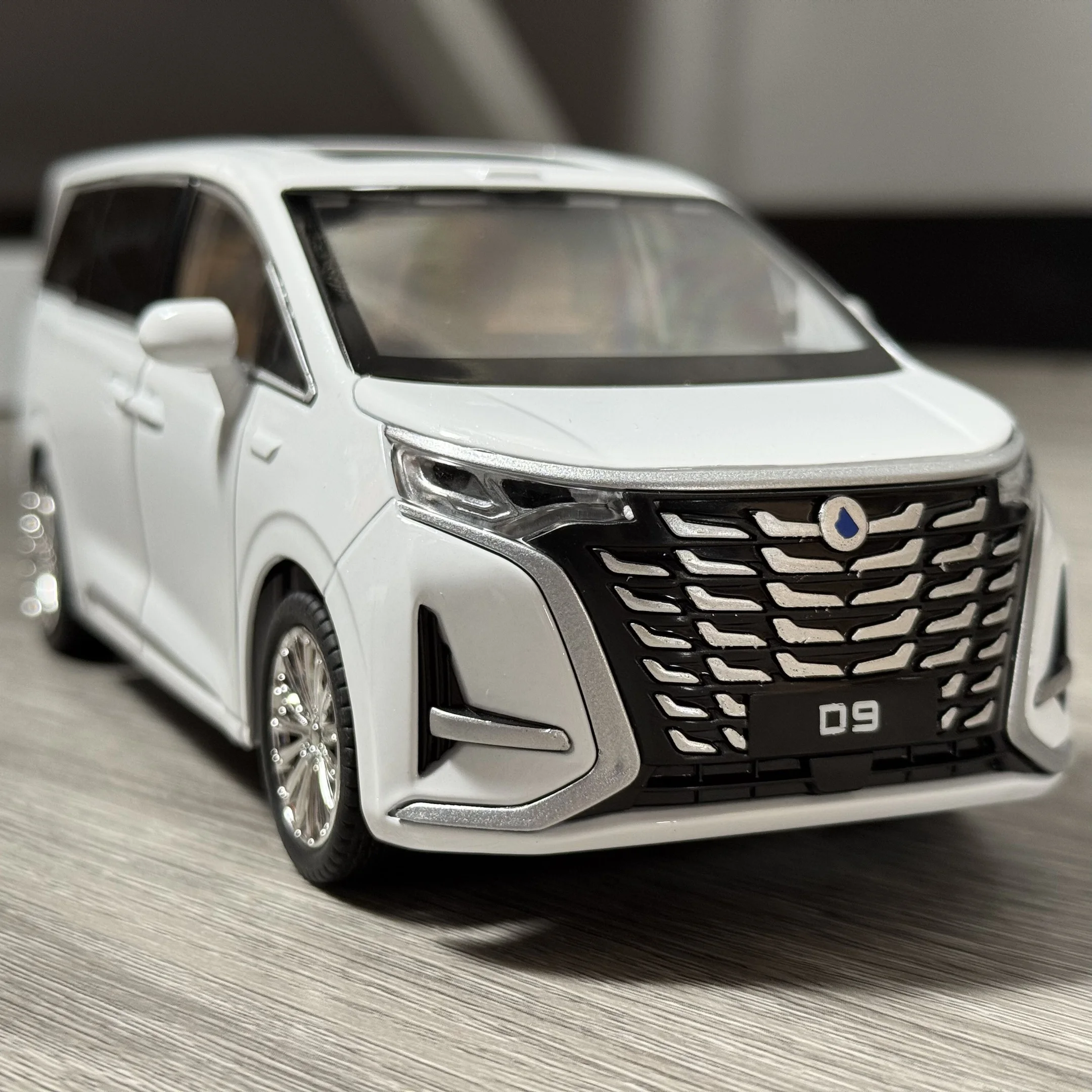 1:24 DENZA D9 MPV Diecast Model Collector's Gift 3 1:24 DENZA D9 MPV Diecast Model Collector's Gift - Image 3