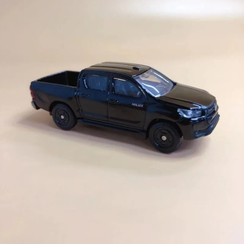 Toyota Hilux No. 67 Diecast Model Car 1:70 5 Toyota Hilux No. 67 Diecast Model Car 1:70 - Image 5