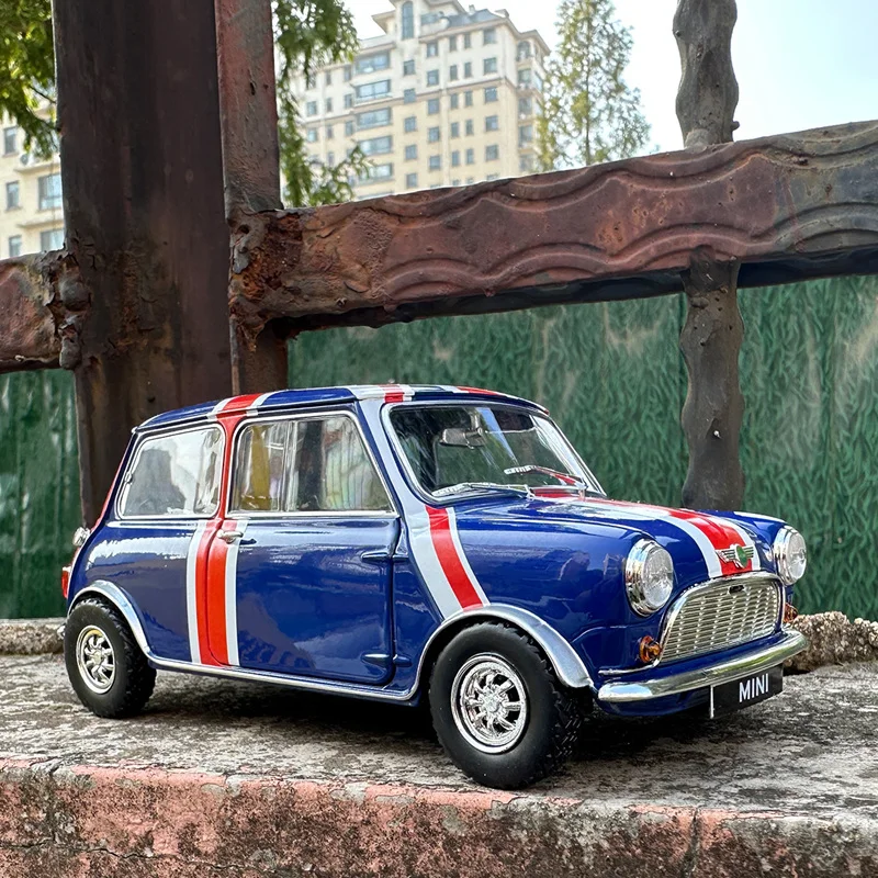 1:18 Mini Cooper MK1 Rally Diecast Model 2 1:18 Mini Cooper MK1 Rally Diecast Model - Image 2