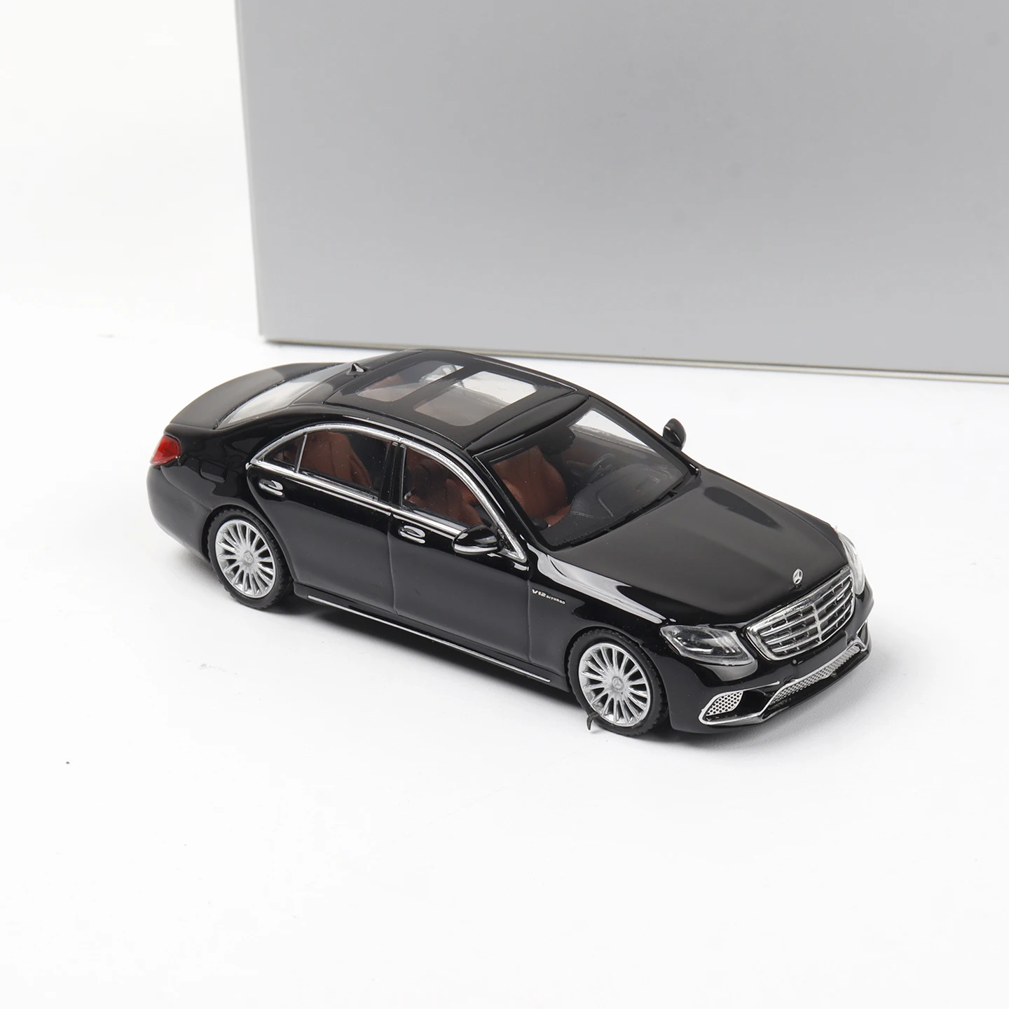 Glory Model S65 W222 1:64 Scale Diecast Car 5 Glory Model S65 W222 1:64 Scale Diecast Car - Image 5