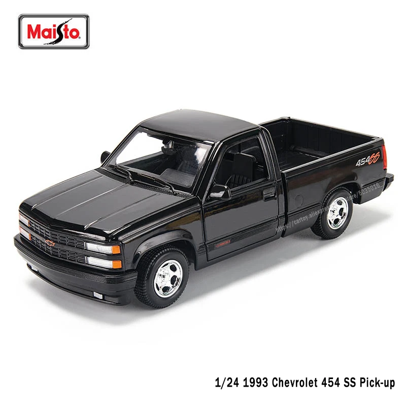 1993 Chevrolet 454 SS Pickup Diecast Model in 1:24 Scale 9 1993 Chevrolet 454 SS Pickup Diecast Model in 1:24 Scale - Image 9