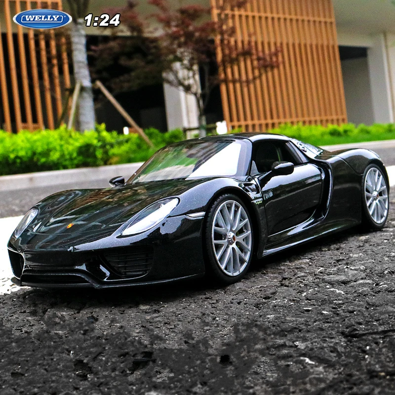 Porsche 918 Spyder Diecast Model 1:24 Scale 7 Porsche 918 Spyder Diecast Model 1:24 Scale - Image 7