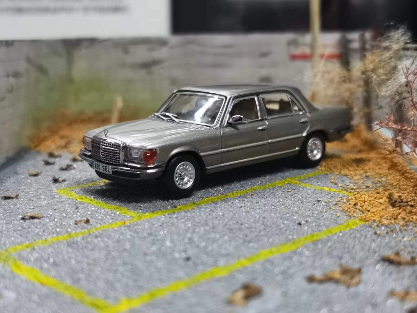 1976 Mercedes-Benz S 450SEL W116 Diecast Model 2 1976 Mercedes-Benz S 450SEL W116 Diecast Model - Image 2