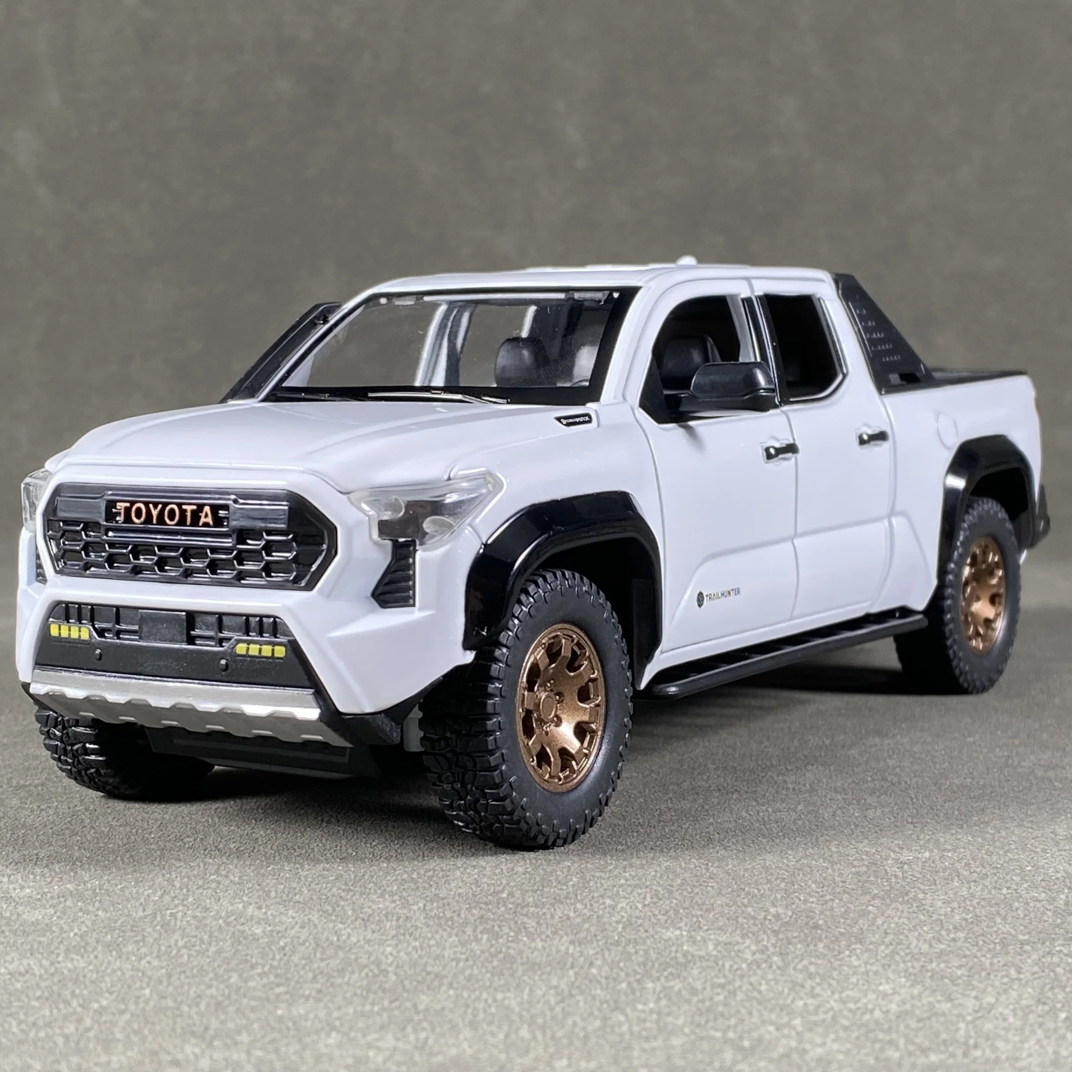 Toyota Tacoma Urban Edition 1:24 Diecast Model 10 Toyota Tacoma Urban Edition 1:24 Diecast Model - Image 10
