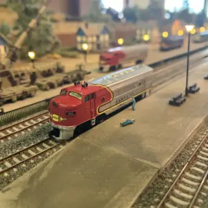 Vintage Red Diesel Locomotive N Scale Model 10 S671d6a323269456788d8846572991c57L 2