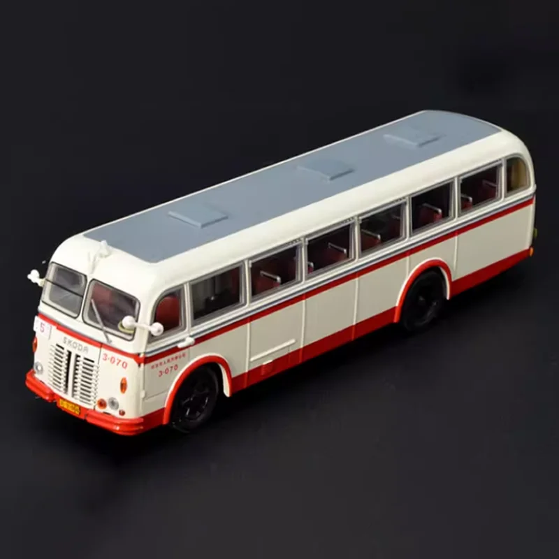 Vintage Skoda 706RO Diecast Bus Model 4 Vintage Skoda 706RO Diecast Bus Model - Image 4