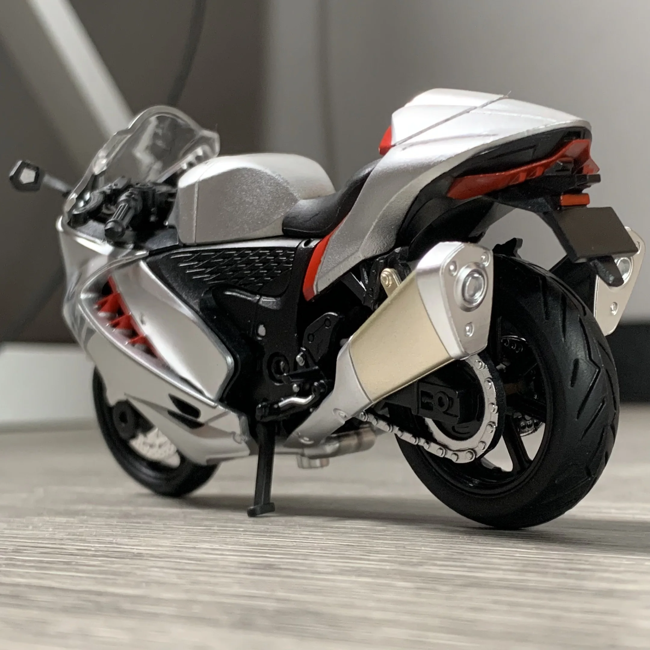 1:18 Scale Diecast Motorcycle Model Collection 6 1:18 Scale Diecast Motorcycle Model Collection - Image 6