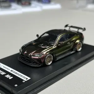 Purple-Gold BMW M4 G82 Diecast Model 1:64 8 S68a583299e134032957916fbb92fa6c5n