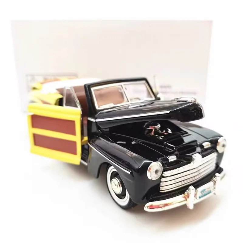 1964 Ford Sportsman Convertible Diecast Model 3 1964 Ford Sportsman Convertible Diecast Model - Image 3