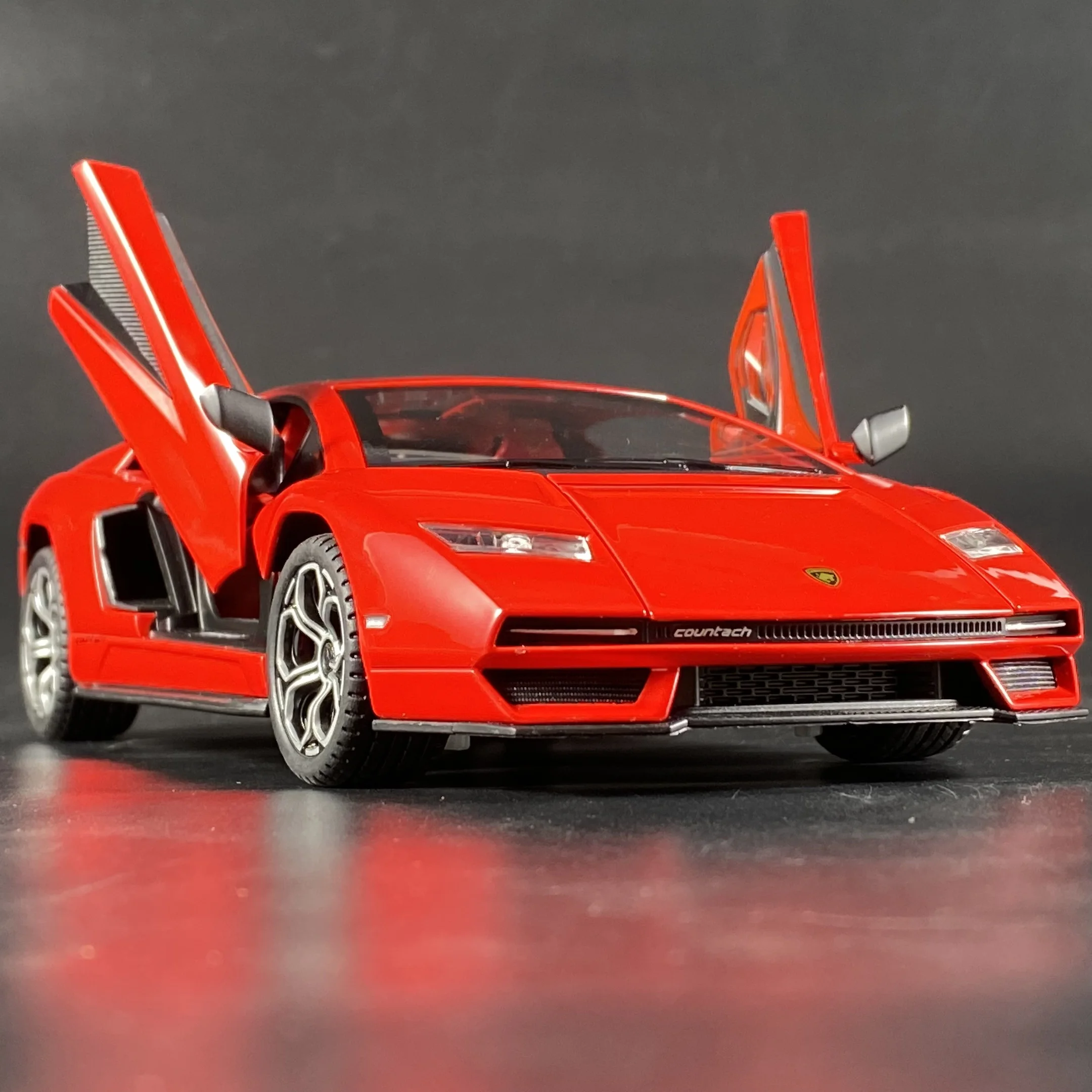 1:24 Lamborghini Countach LPI 800-4 Model 5 1:24 Lamborghini Countach LPI 800-4 Model - Image 5