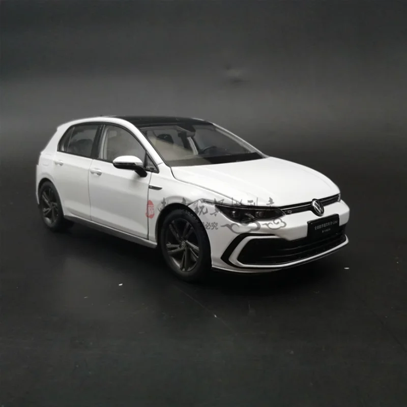 Volkswagen Golf 8 1:18 Diecast Model Ornament 5 Volkswagen Golf 8 1:18 Diecast Model Ornament - Image 5
