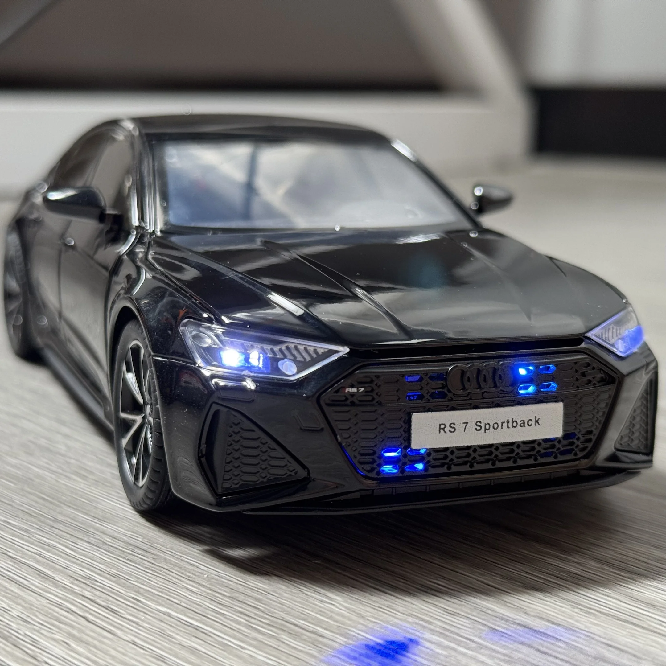 Audi RS7 Sportback 1:24 Diecast Model with Lights 2 Audi RS7 Sportback 1:24 Diecast Model with Lights - Image 2