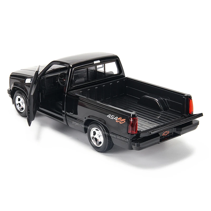1993 Chevrolet 454 SS Pickup Diecast Model in 1:24 Scale 4 1993 Chevrolet 454 SS Pickup Diecast Model in 1:24 Scale - Image 4
