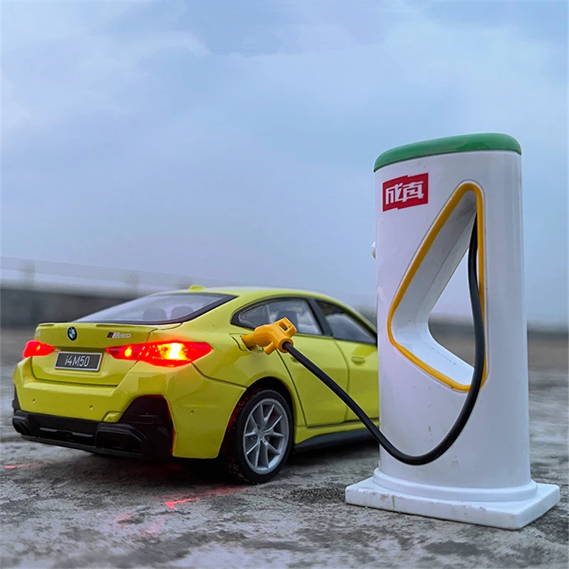 Green BMW I4 M50 1:34 Diecast Model Car 2 Green BMW I4 M50 1:34 Diecast Model Car - Image 2