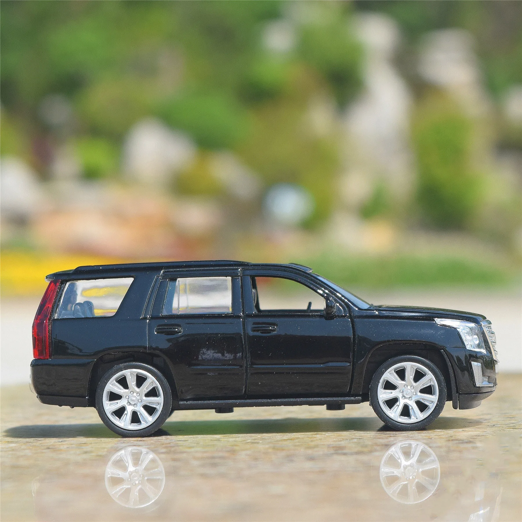 1:36 Cadillac Escalade Diecast Model 2 1:36 Cadillac Escalade Diecast Model - Image 2