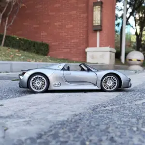 1:18 Scale Porsche 918 Spyder Alloy Model 10 S782bddec01db4ed1b06af1d1f8c0cefeA