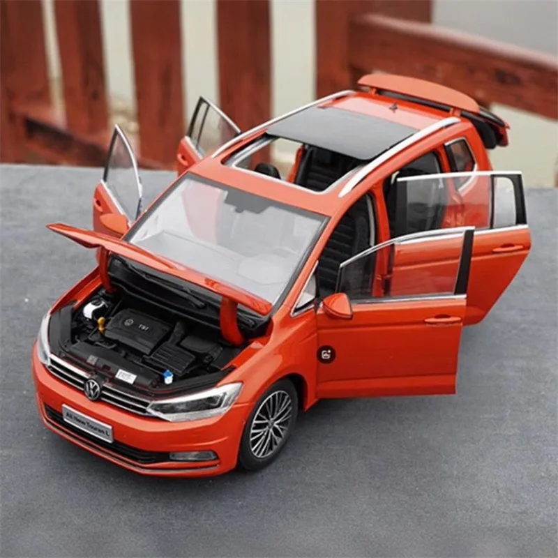 1:18 VW Touran L MPV Diecast Model 4 1:18 VW Touran L MPV Diecast Model - Image 4