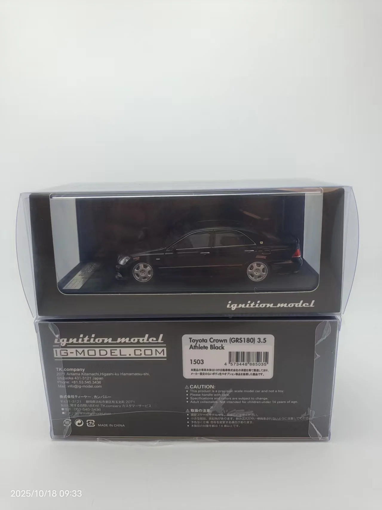 1/43 Resin Model Car in Black or Off-White 3 1/43 Resin Model Car in Black or Off-White - Image 3