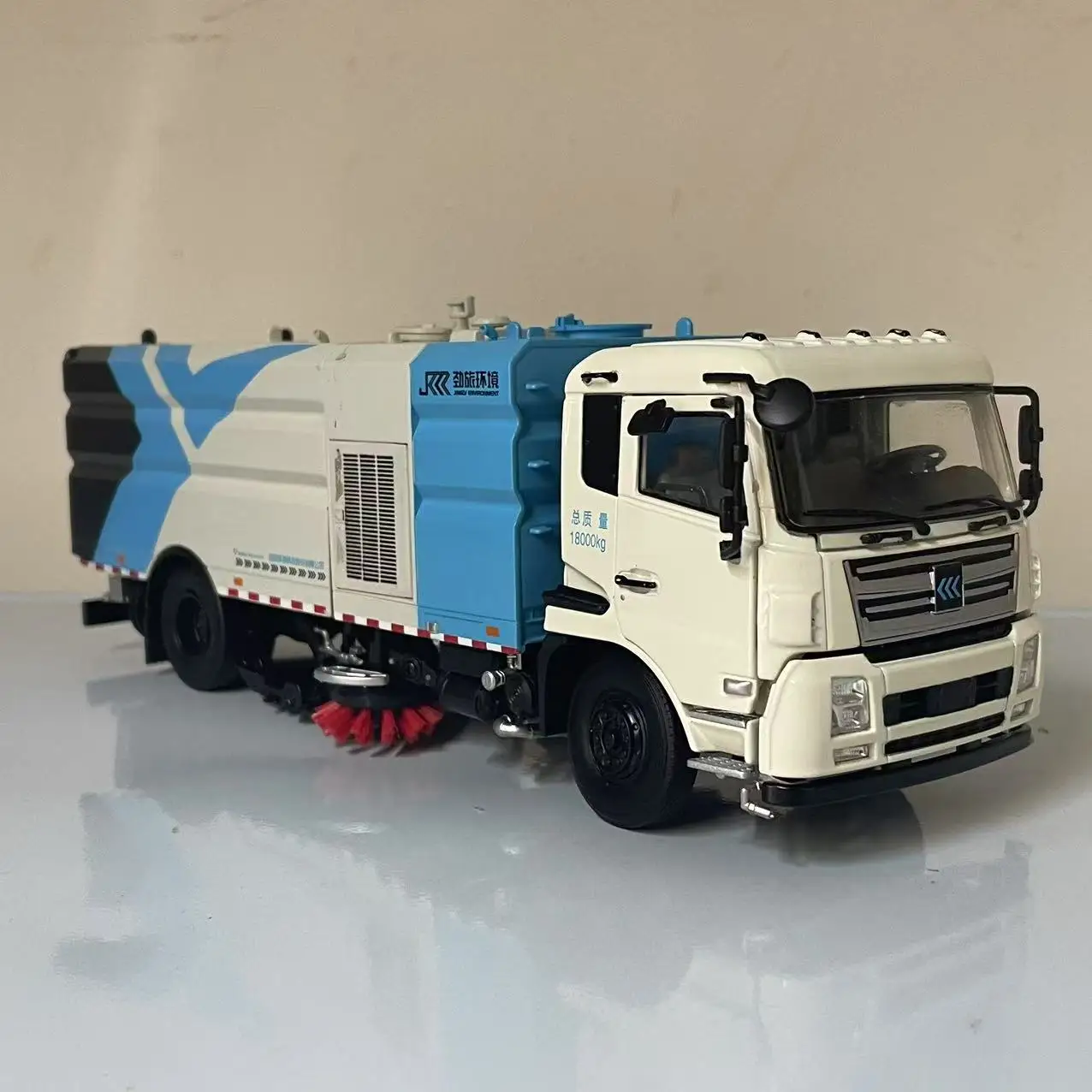 White and Blue Die-Cast Cleaning Sweeper Truck 3 White and Blue Die-Cast Cleaning Sweeper Truck - Image 3