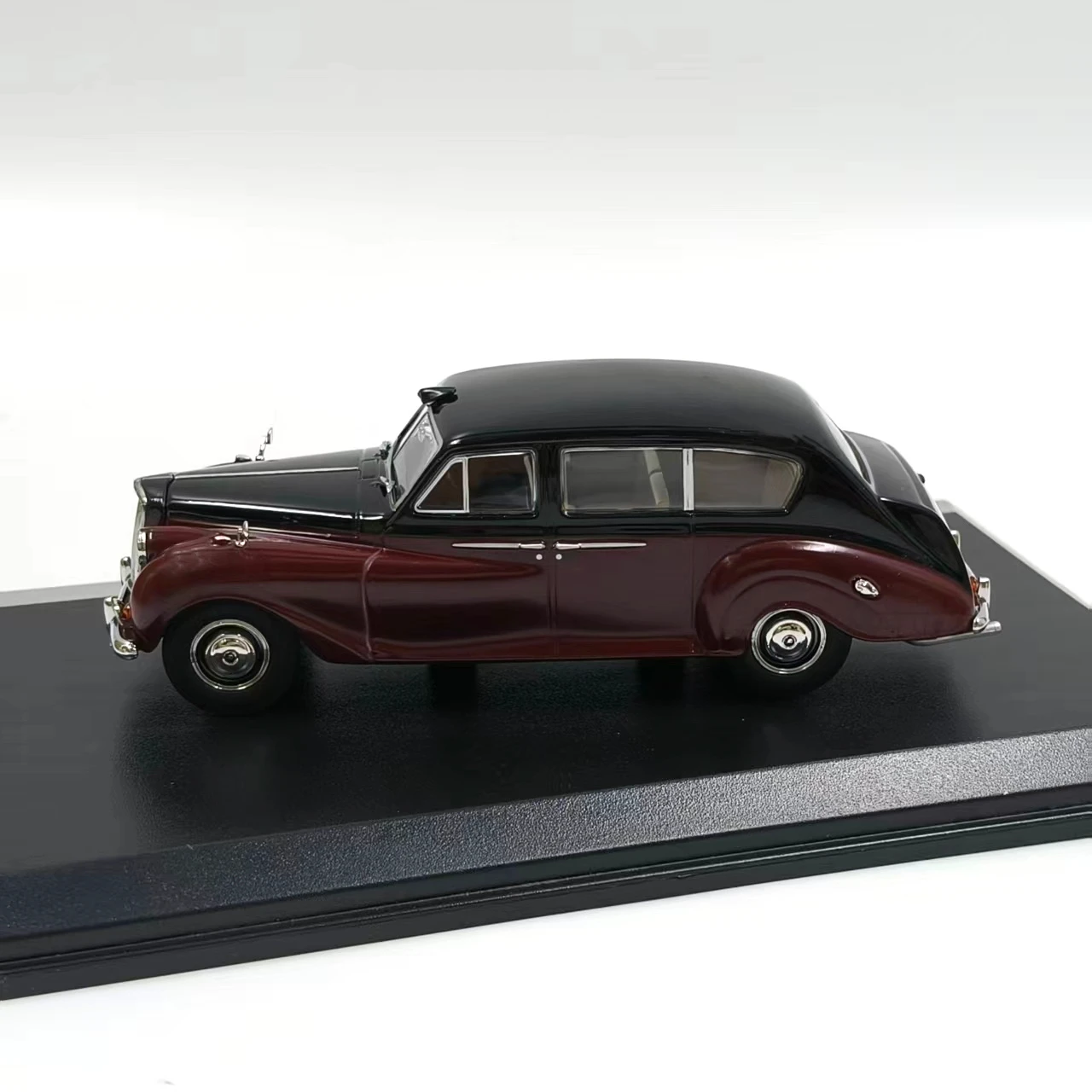 Vintage Austin Scale Model Car 1:43 2 Vintage Austin Scale Model Car 1:43 - Image 2