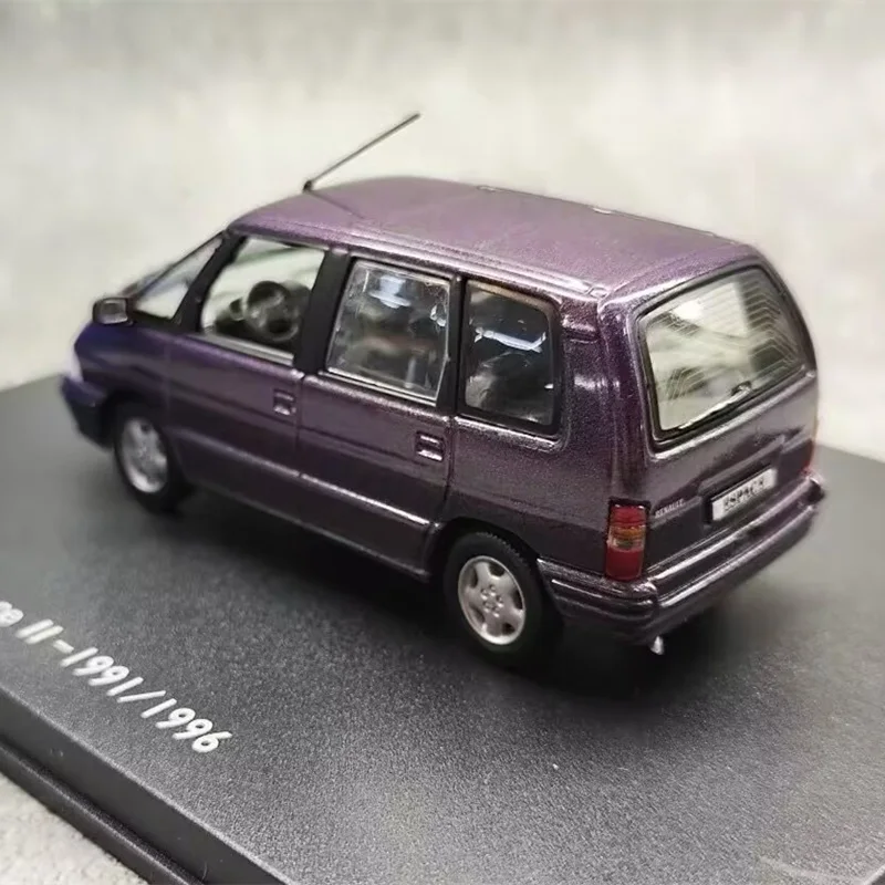 1/43 Alloy Minibus Model in Deep Purple 2 1/43 Alloy Minibus Model in Deep Purple - Image 2