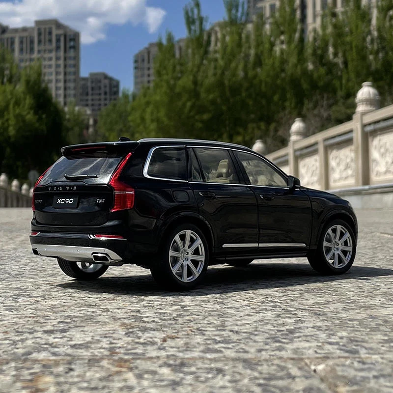 Black Volvo XC90 1:18 Diecast Model 4 Black Volvo XC90 1:18 Diecast Model - Image 4