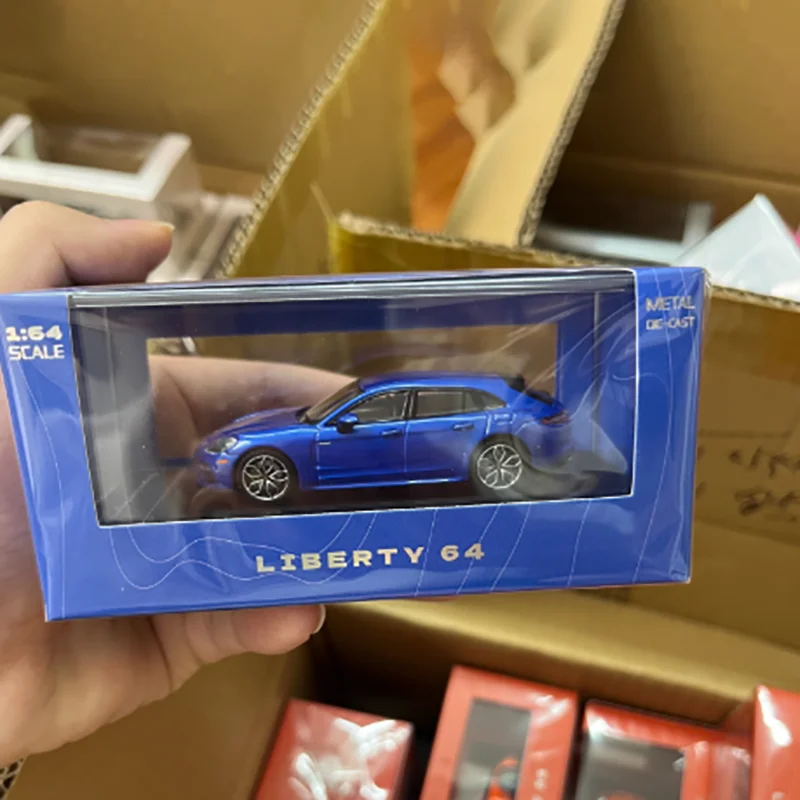 1/64 Turbo S Station Wagon Diecast Model 4 1/64 Turbo S Station Wagon Diecast Model - Image 4